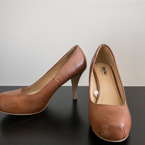 Mossimo Camel Pumps - Picture 1 of 6